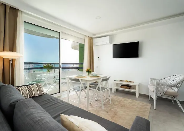 Vista Bonita With Views On The Ocean And The Hills *